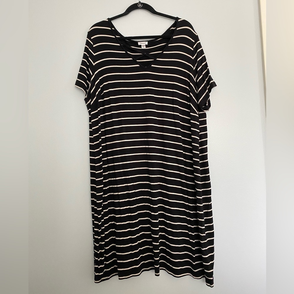 cold shouldered striped t-shirt dress